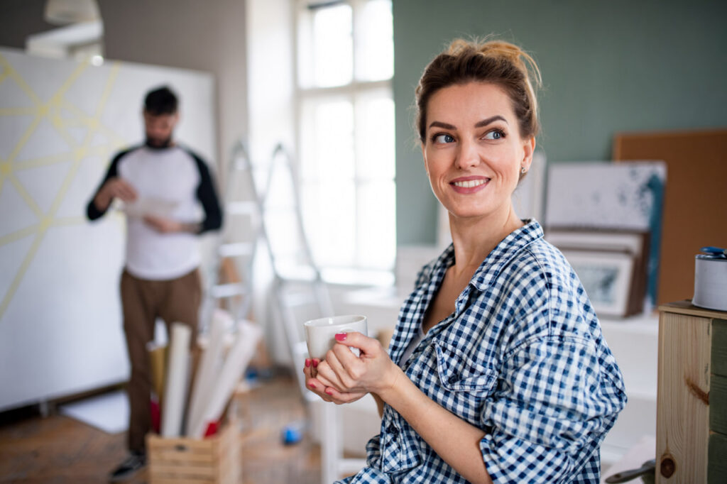 Confident woman holding a mug and thinking about how to settle into a new community in Texas with white glove movers.